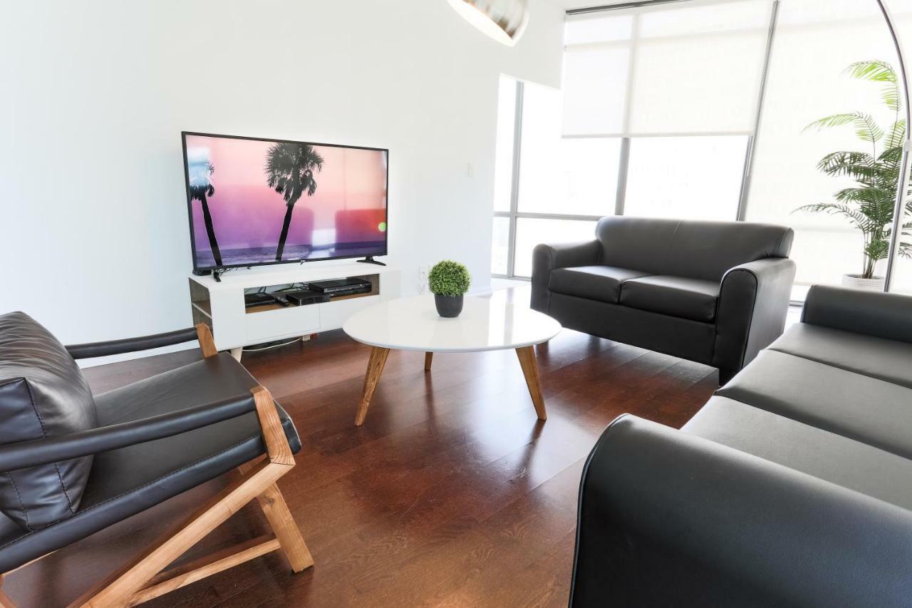 Altitude Suites Bay Street - Holiday Bonus - Free Parking Торонто Екстер'єр фото